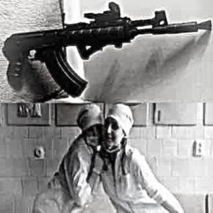 ดาวน์โหลดและฟังเพลง glass glitter ##sheneedluv (Explicit) พร้อมเนื้อเพลงจาก KidSnorlax