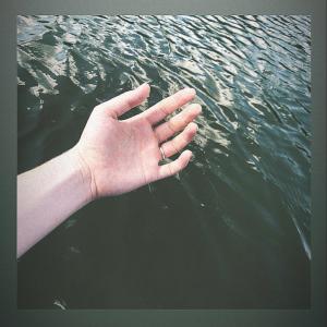 收听Tasha Solomita的River歌词歌曲