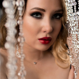 收聽Nadin Pro的All People Need Love歌詞歌曲