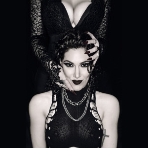 ดาวน์โหลดและฟังเพลง Confession พร้อมเนื้อเพลงจาก Naomi Banks