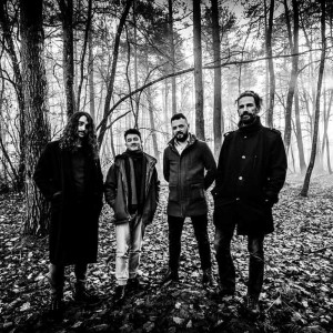 Listen to L'hiver qui gronde song with lyrics from Aymar