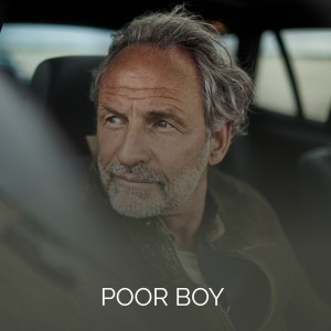 ดาวน์โหลดและฟังเพลง Poor Boy พร้อมเนื้อเพลงจาก Woody Guthrie