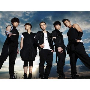 Dengarkan 漫遊記 lagu dari MIC男团 dengan lirik