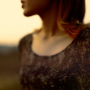 ดาวน์โหลดและฟังเพลง โปรดกอดฉันไว้ พร้อมเนื้อเพลงจาก ANYSIDE