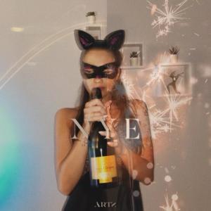 ดาวน์โหลดและฟังเพลง NYE พร้อมเนื้อเพลงจาก Artz