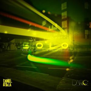 ดาวน์โหลดและฟังเพลง Solo พร้อมเนื้อเพลงจาก Daniel Attalla
