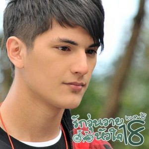 ดาวน์โหลดและฟังเพลง นี่ฟง (Ni Feng) (เพลงประกอบ Series LOVE-18 (รักวุ่นวายหัวใจ 18)) พร้อมเนื้อเพลงจาก ชิน ชินวุฒ