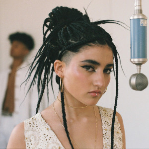 ดาวน์โหลดและฟังเพลง Miel Irrita พร้อมเนื้อเพลงจาก Alfonsina