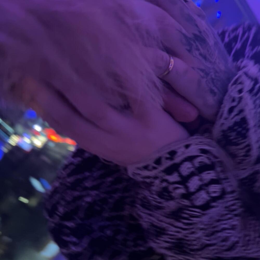 LOVE JUNKIE (Explicit)