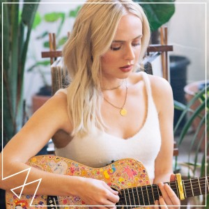 Listen to A Thousand Miles (完整版) song with lyrics from Madilyn Bailey