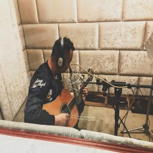 Listen to Little Jiro song with lyrics from 夏艺闻