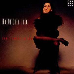 ดาวน์โหลดและฟังเพลง Get Out Of Town พร้อมเนื้อเพลงจาก Holly Cole Trio