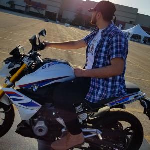 收聽Waqqas的Alone歌詞歌曲