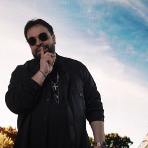 收聽Florin Salam的Saruta-ma acum歌詞歌曲