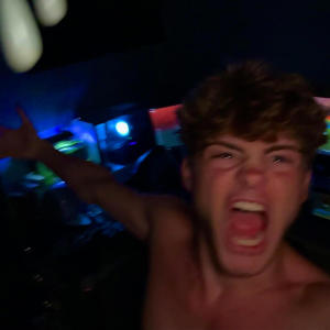 收聽YngHeartz的Violate (Explicit)歌詞歌曲