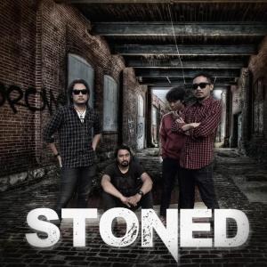 ดาวน์โหลดและฟังเพลง Menaklukan Aku พร้อมเนื้อเพลงจาก Stoned