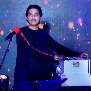 Listen to Sa Da Hijar Tora Shpa Da song with lyrics from Bahadar Zaib