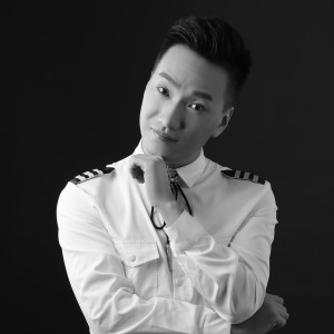 Listen to 我在这里守了多少年 (伴奏) song with lyrics from 白哲