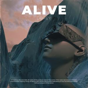 ดาวน์โหลดและฟังเพลง Alive พร้อมเนื้อเพลงจาก DDRey
