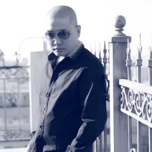 Listen to 远去的背影 song with lyrics from 郝刚