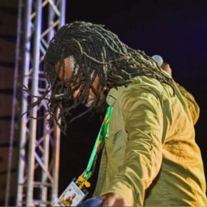 收聽Kayonga的Kyakuute歌詞歌曲