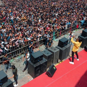 收聽Oasix的Valentino (feat. Alatt)歌詞歌曲