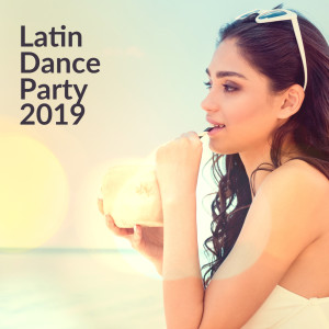 Dengarkan lagu Clear Night Sky nyanyian Cafe Latino Dance Club dengan lirik