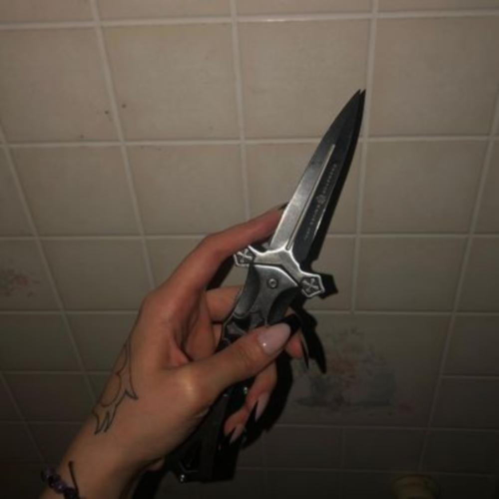 daggers (Explicit)