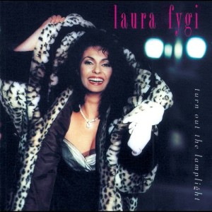 ดาวน์โหลดและฟังเพลง Turn Out The Lamplight พร้อมเนื้อเพลงจาก Laura Fygi