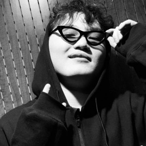 Dengarkan lagu Huiten Bn (Explicit) nyanyian Gremix dengan lirik