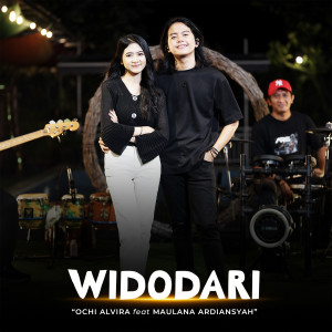 Dengarkan Widodari (Live Version) lagu dari Ochi Alvira dengan lirik