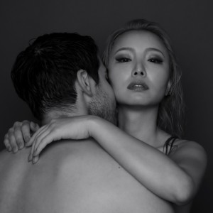 ดาวน์โหลดและฟังเพลง Hot Rain พร้อมเนื้อเพลงจาก HYNA