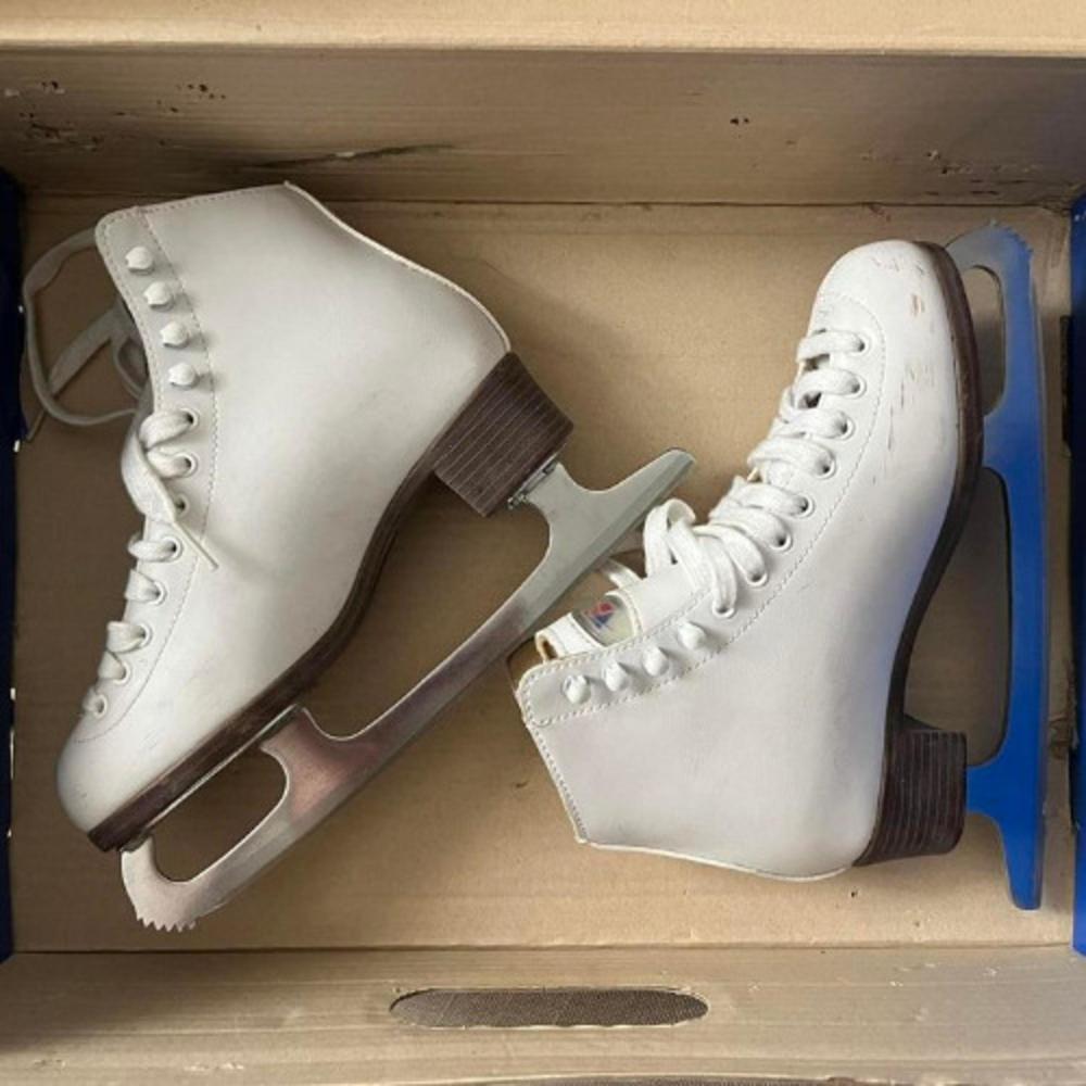 skating rink (Alternative Version)