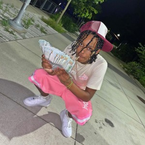Listen to Like metro (just watch how we boom) (feat. Dthang gz) (Explicit) song with lyrics from Sxnt777