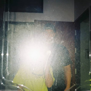 Dengarkan lagu พยายามเป็นคนของเธอ nyanyian MaxMillor dengan lirik