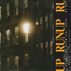 ดาวน์โหลดและฟังเพลง RUNUP feat. AKLO (Explicit) พร้อมเนื้อเพลงจาก DJ RYOW