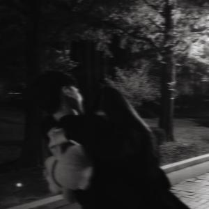 收聽KYU的อยู่คนเดียวให้ได้ (Explicit)歌詞歌曲