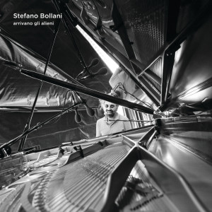 收聽Stefano Bollani的Microchip歌詞歌曲