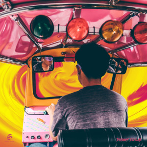 Dengarkan lagu Bass Baje nyanyian Skinny Local dengan lirik