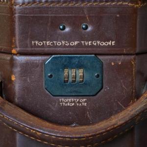 ดาวน์โหลดและฟังเพลง Protectors Of The Groove พร้อมเนื้อเพลงจาก Travon-Kare