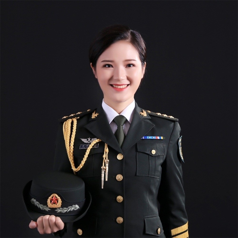 黄璐思睿