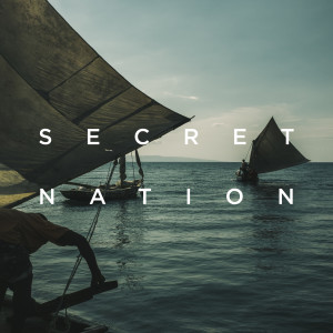 Dengarkan Oceans Apart lagu dari Secret Nation dengan lirik