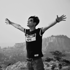 Listen to 我们 (cover: 许巍) (完整版) song with lyrics from 明群