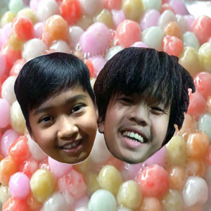 ดาวน์โหลดและฟังเพลง Sweet พร้อมเนื้อเพลงจาก Chettha