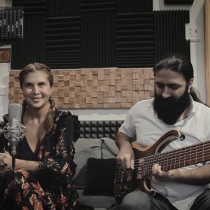 Listen to Khedni Maak song with lyrics from Aline Lahoud