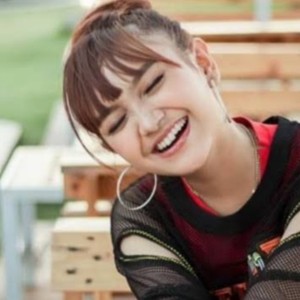 Dengarkan Lungset (Live) lagu dari Jihan Audy dengan lirik