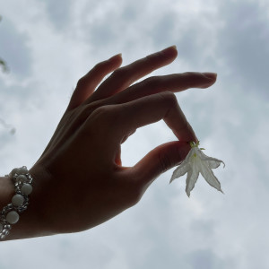 ดาวน์โหลดและฟังเพลง ผกา (Flower) พร้อมเนื้อเพลงจาก JUNENOM
