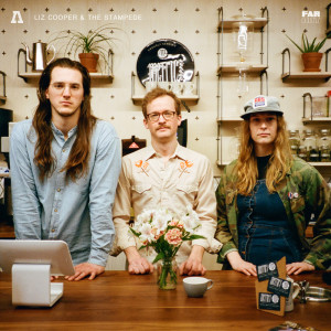 Dengarkan lagu Fondly & Forever nyanyian Liz Cooper & the Stampede dengan lirik