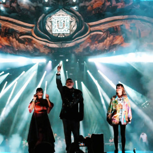 Dengarkan lagu Patakha Guddi nyanyian The Gypsy Cuban Project dengan lirik