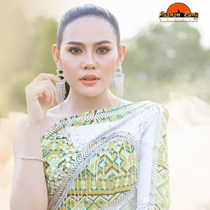 ดาวน์โหลดและฟังเพลง หมอลำบำบัด พร้อมเนื้อเพลงจาก ออร่า สุนิสา